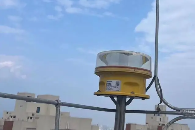 高空建筑上的航空障礙燈有幾根線？